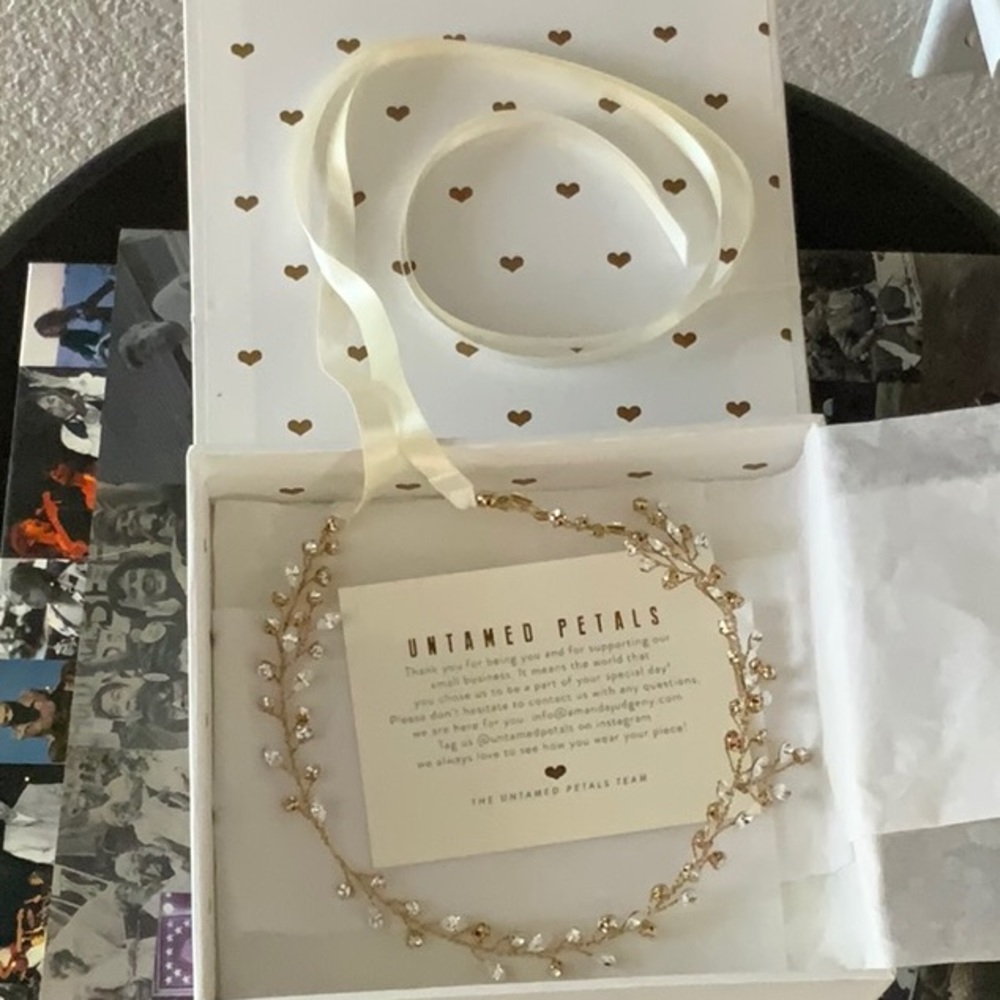 Untamed Petals Easton bridal headpiece